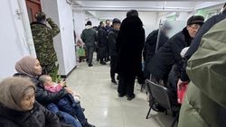 Посетители Госрегистра продолжают жаловаться на условия в новом здании. Фото