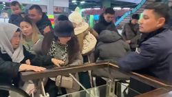 В «Азия Молл» звучит сирена, посетителей эвакуируют. Видео