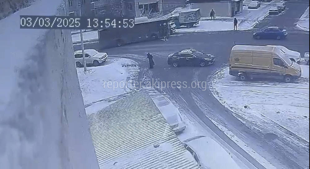 Автобус сбил девочку. В мэрии рассказали подробности