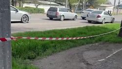Как мэрия решила вопрос парковки на тротуаре и зеленой зоне на Льва Толстого? Видео и фото