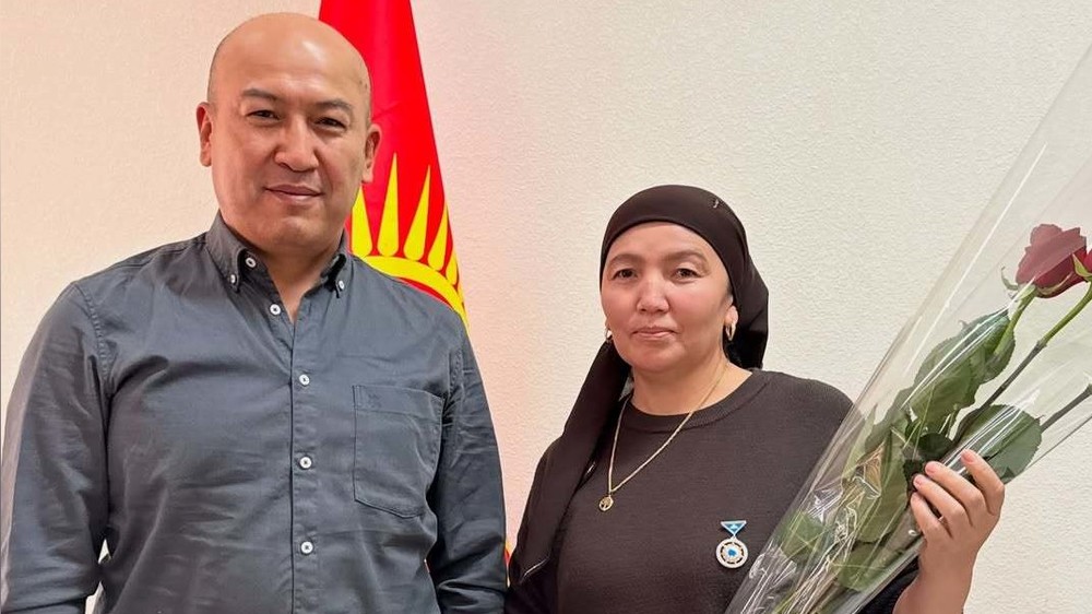 В городе Токмок наградили многодетных матерей знаками «Баатыр эне» и «Эне даңкы»