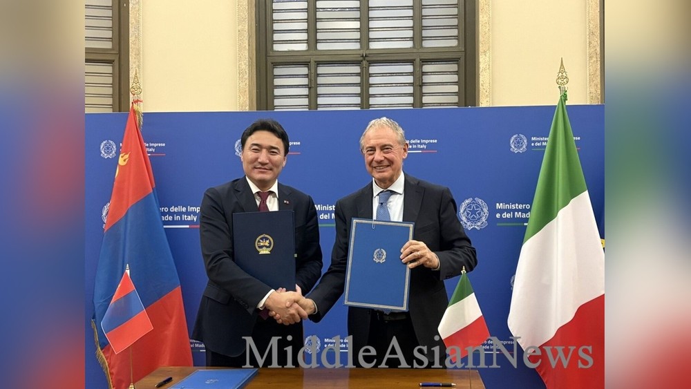 слева: Дамдинням Гонгор и Адольфо Урсо