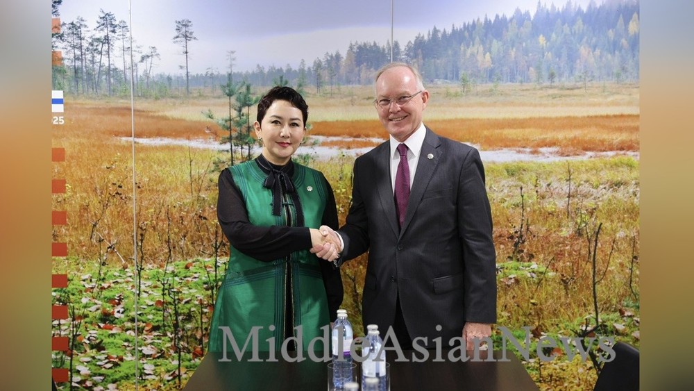 Батцэцэг Батмөнх и Ян Браату