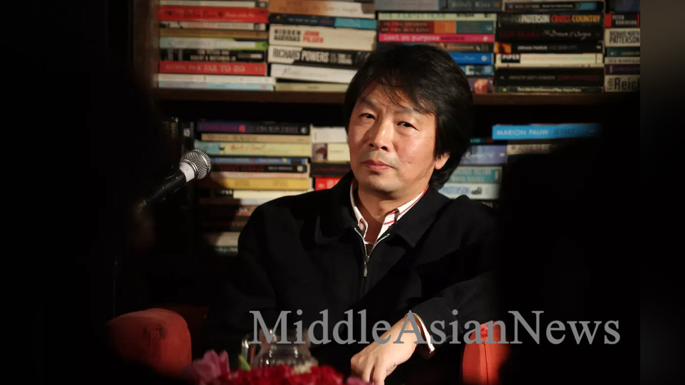 Лю Чжэньюнь (劉震云) — китайский писатель, яркий представитель неореализма, прозаик, профессор Института свободных искусств