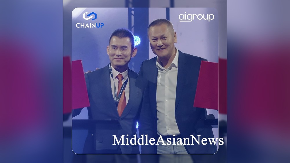 слева: Чун Хо (Chung Ho) и Ганхуяг Чулуун