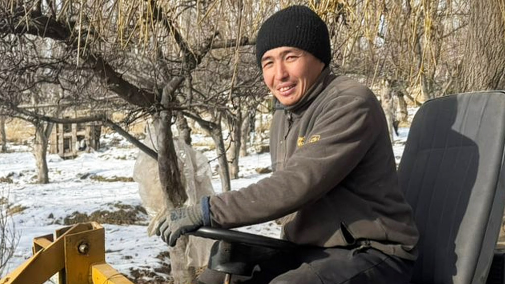 Жизнь в регионах: На Иссык-Куле Чынгыз Эсенгул уулу собирает мини-тракторы и зарабатывает на этом до 1 000 000 сомов