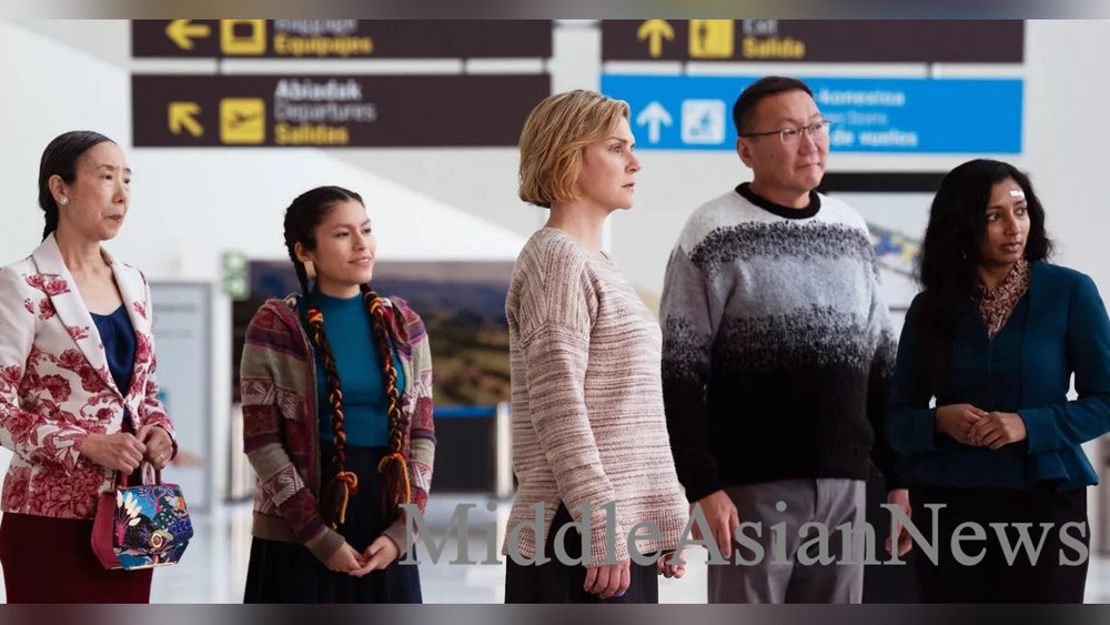 справа второй: Амарбурэн Санжид, который играет Отгонбаяра