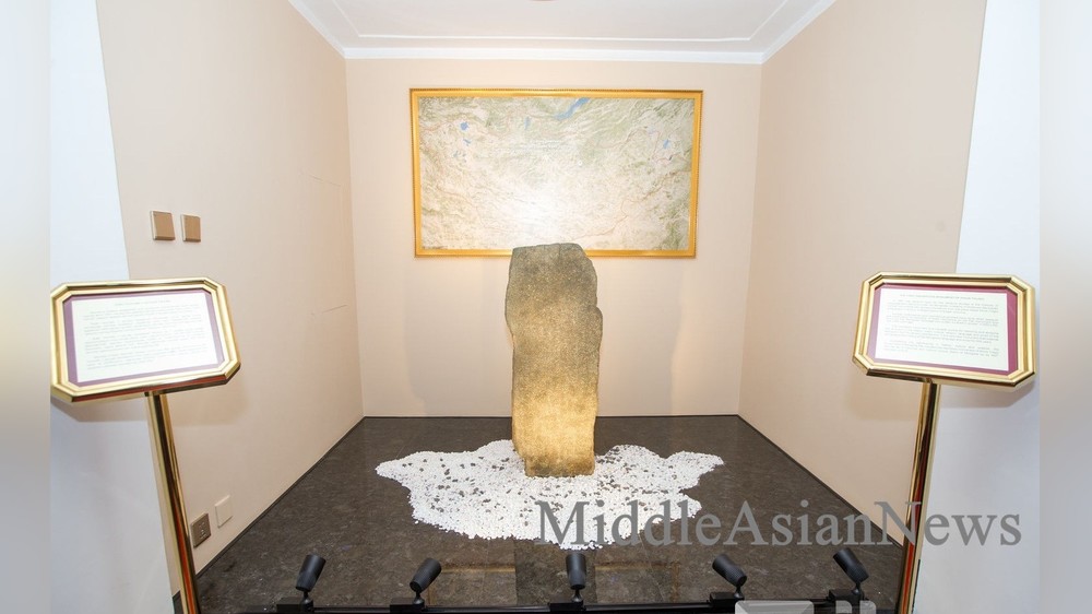 25 ноября 2019 года в Госрезиденции состоялась церемония установления памятника с высеченной надписью на алфавитно-слоговом письме – брахми