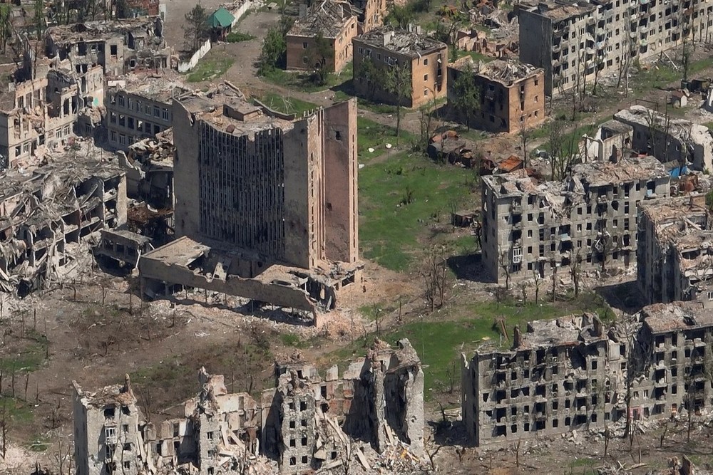 Вид с воздуха на разрушенный Артемовск (Бахмут), Донецкая народная республика (ДНР), Россия