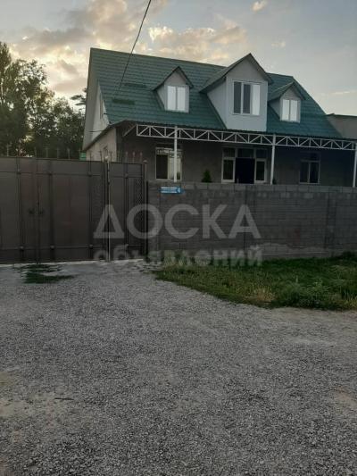 Продаю дом 7-ком. 250кв. м., этаж-1, 8-сот., стена кирпич, Новопокровка.