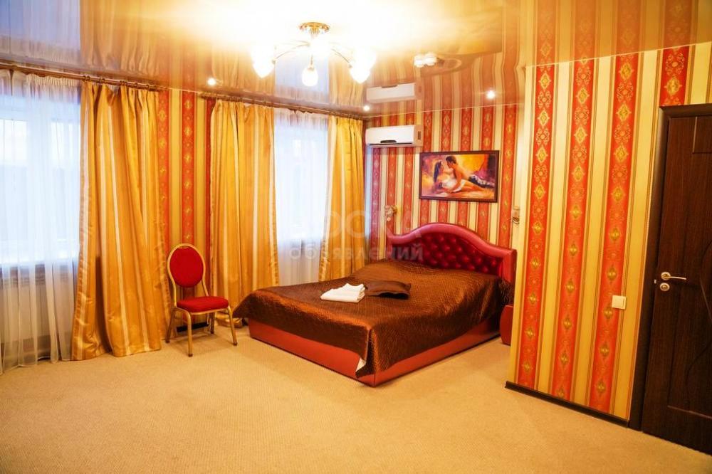 Сдаю 1-комнатную квартиру, 40кв. м., этаж - 2/9, Центр. Посуточно. 2 часа - от 1000 сом. Ночь от 2500 сом. Сутки от 4500 сом..