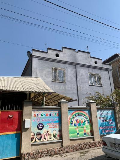 Продаю дом 5-ком. 200кв. м., этаж-2, 7-сот., стена кирпич, г. Бишкек, ул. Гагарина/ 7ая линия.