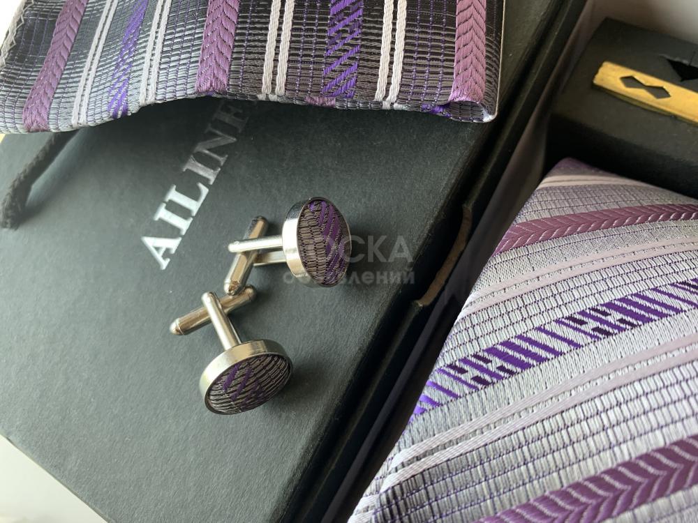 Галстук с подарочным набором ( в комплекте галстук, запонки, платок, зажим для галстука)