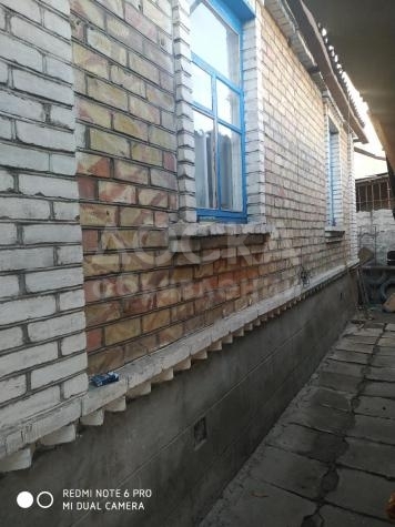 Продаю дом 4-ком. 70кв. м., этаж-1, 4-сот., стена кирпич, Бишкек, Можайская 49.