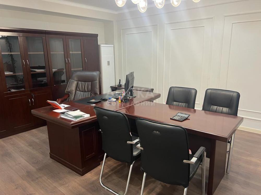 Сдаю офисное помещение 160кв. м., Сдаю офисное помещение,  8мкр,  ул.Токомбаева-Б.Баатыра.