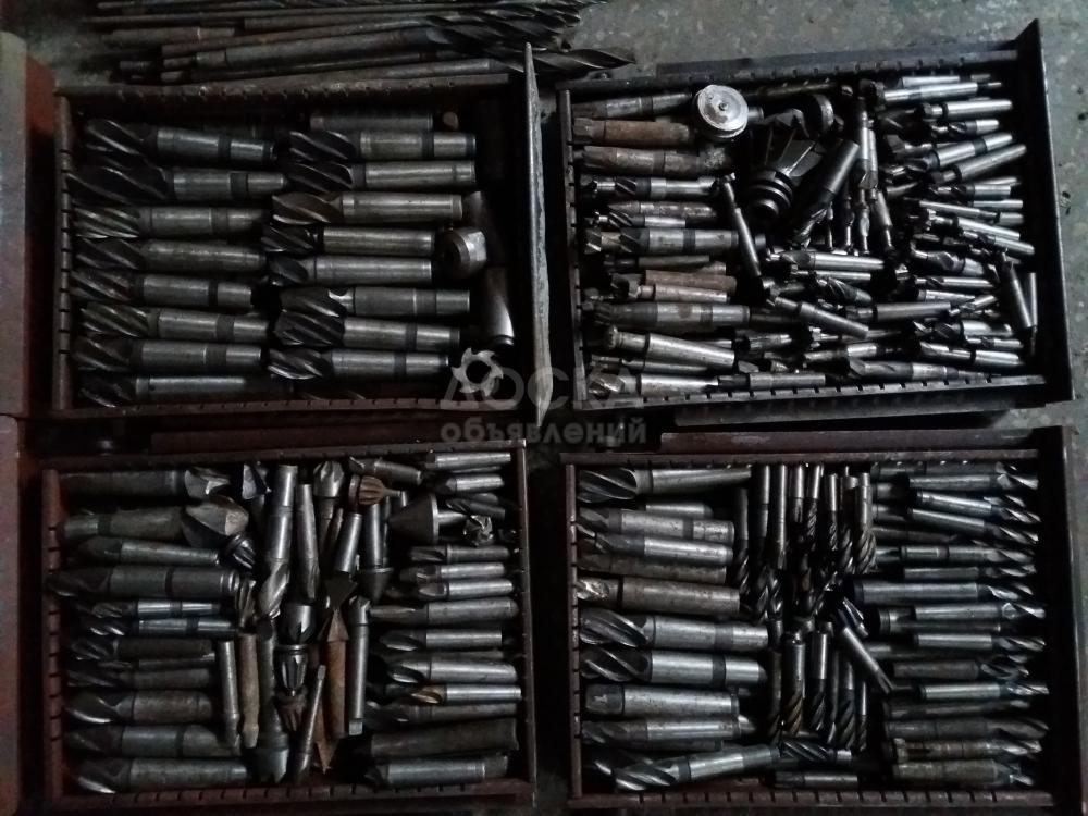 Продаю (СССР) новые патроны на токарные станки, качественные различные (СССР) металлорежущие инструменты