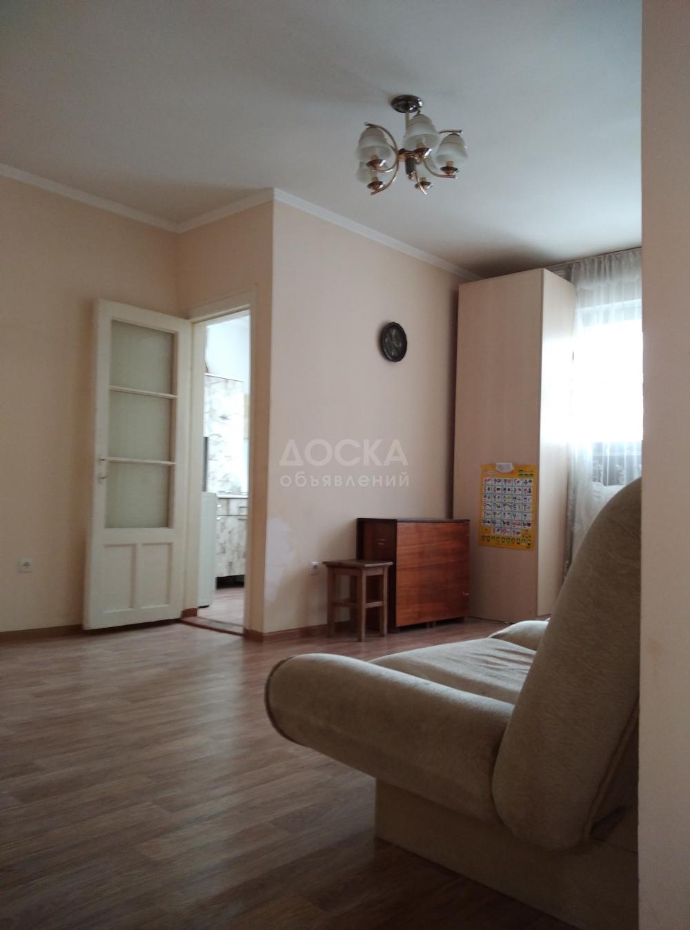 Продаю 3-комнатную квартиру, 54кв. м., этаж - 2/2, ул. Джаманбаева/Табалдиева.