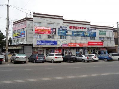 Продаю офисное помещение 46кв. м., ТЦ "Фрунзе+", район Ошского рынка, Бейшеналиева/Токтогула.
