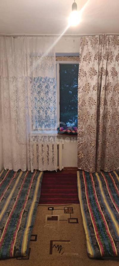 Продаю 1-комнатную квартиру, 10кв. м., этаж - 1/5, Ахунбаева/Малдыбаева.