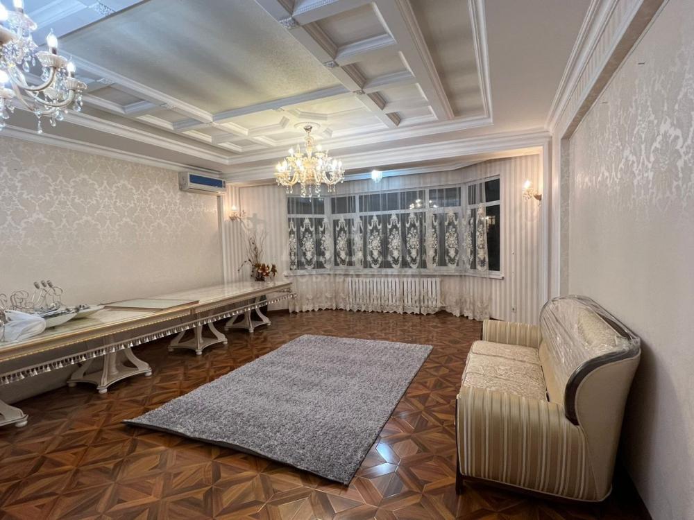 Продаю 4-комнатную квартиру, 210кв. м., этаж - 3/6, Эркиндик Московская .