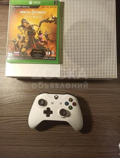 Продаю Xbox one s 500гб, в подарок mortal Kombat 11 ultimate, новое состояние!