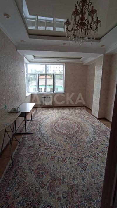 Продаю 1-комнатную квартиру, 42кв. м., этаж - 2/10, Калык Акиева/Фрунзе .
