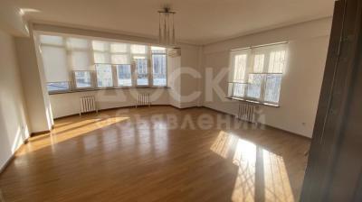 Продаю 3-комнатную квартиру, 128кв. м., этаж - 3/10, М.Сыдыкова, 178.