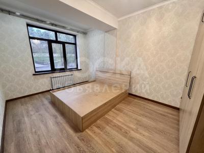 Продаю 2-комнатную квартиру, 80кв. м., этаж - 1/10, 5 микрорайон по Каралаева (Набережная).