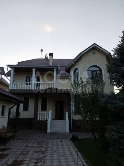 Продаю дом 7-ком. 364кв. м., этаж-2, 5-сот., стена кирпич, Ахунбаева/Душанбинская.