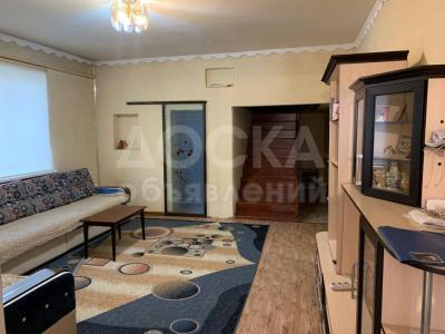 Продаю дом 5-ком. 200кв. м., этаж-2, 5-сот., стена кирпич, Саадак/Омуракунова.