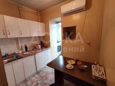 Продаю 1-комнатную квартиру, 31кв. м., этаж - 2/3, Ул. Манаса Боконбаева.