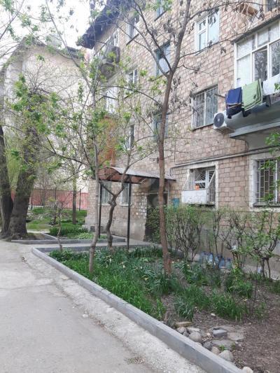Продаю 1-комнатную квартиру, 29кв. м., этаж - 1/4, Ахунбаева-Джунусалиева.