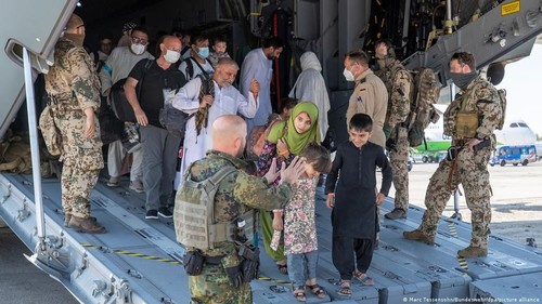 CentralAsia: В США гражданскую авиацию попросили о помощи с эвакуацией беженцев из Афганистана - Vimarsana News