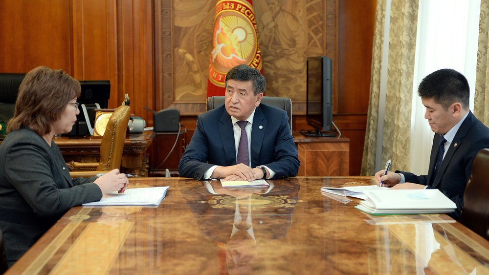 Встреча президента С.Жээнбекова с главой Совета по отбору судей Э.Барыктабасовой