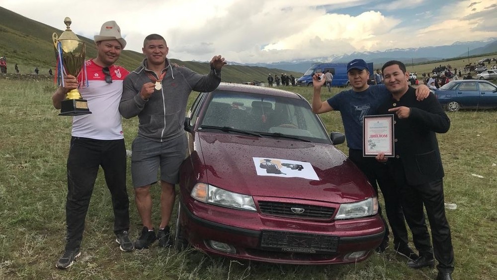 Атайбек уулу Келдибек выиграл автомобиль на соревнованиях в Суусамыре
