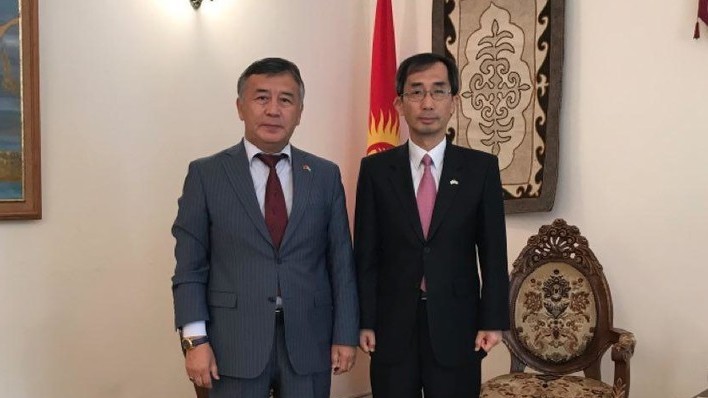 Посол Кыргызстана Ибрагим Джунусов и посол Республики Корея Кан Чже Квон