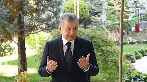 CentralAsia: Мирзиеев посетил дом покойного муфтия Узбекистана и выразил соболезнования - Vimarsana News
