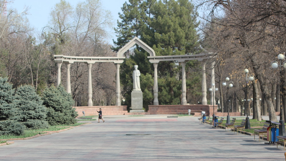 Памятник Курманжан Датке