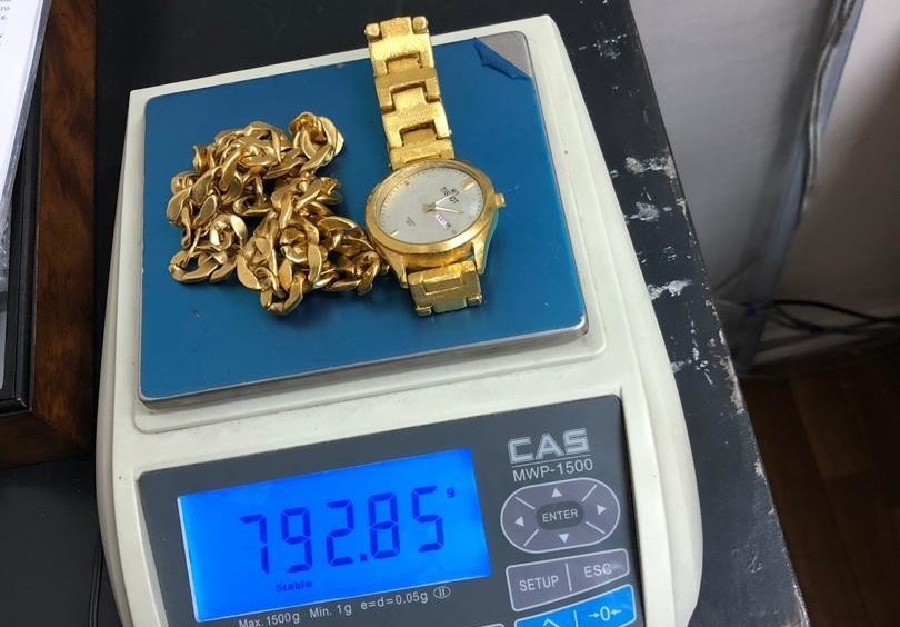 800 грамм золота. Выявление контрабанды золота в ювелирных изделиях.. Вывезти часы из Узбекистана. Вывезенное золото Румынии. Контрабанда золота схема.