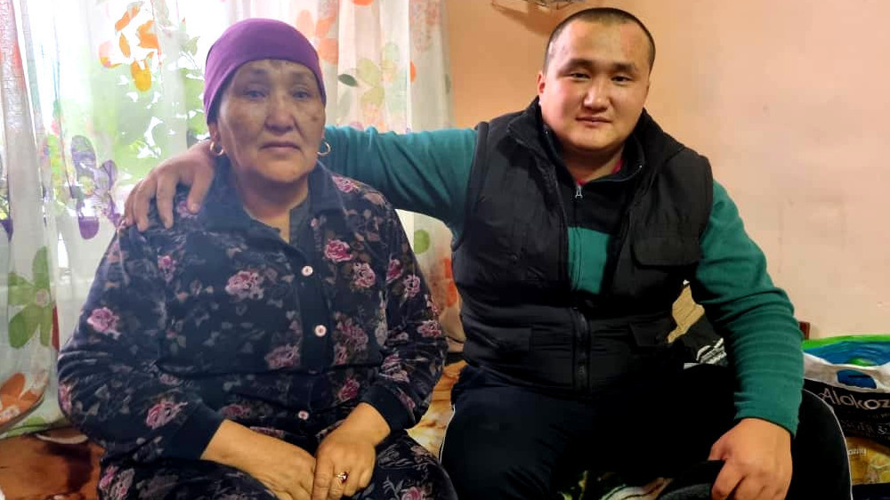Баяман Токсонбаев с мамой