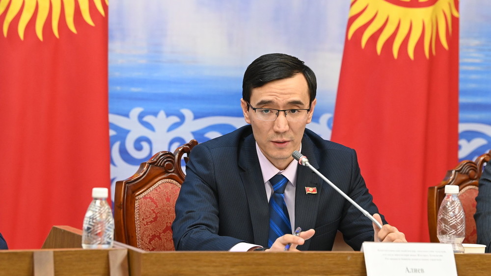 Глава комитета Медербек Алиев.