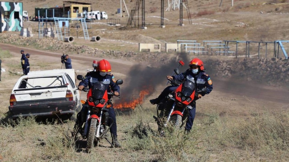 Аварийно-спасательные службы МЧС Кыргызстана, Казахстана и Узбекистана провели совместные учения "Жер-2021"