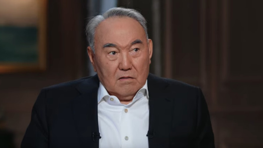 В интервью «Хабару» Назарбаев рассказал, как вывозил из Кыргызстана Акаева и Бакиева