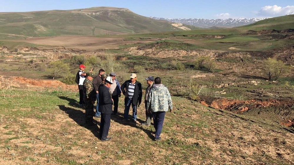 Пострадавшие от оползней земли в Узгенском районе