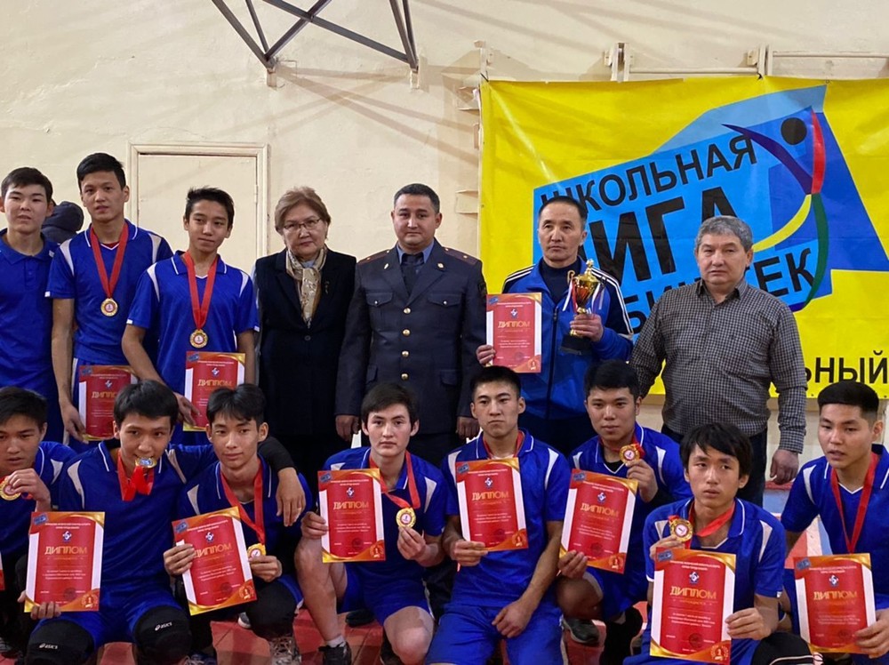 Служба по борьбе с незаконным оборотом наркотиков провела волейбол ...