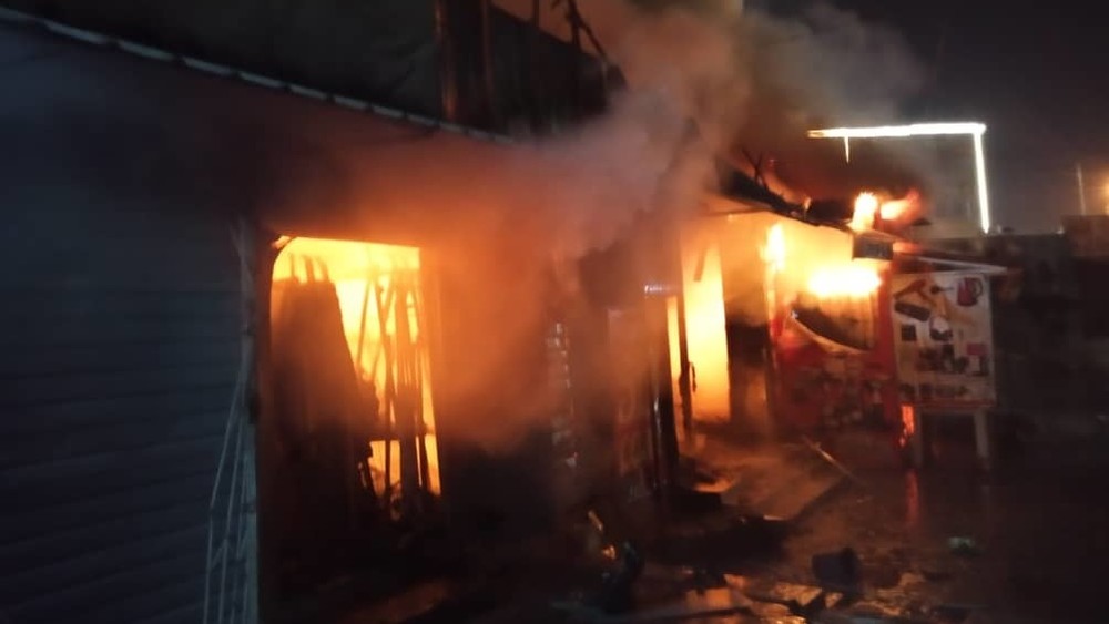 Пожар павильона на Ошском рынке