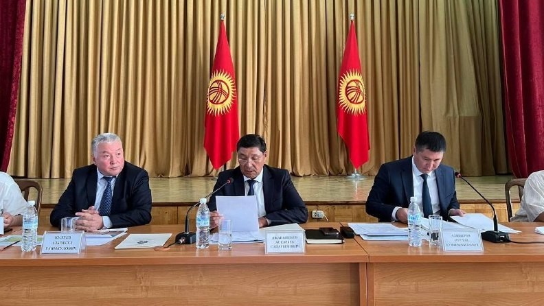 (слева-направо) Алымкул Кулуев, Аскарбек Джаныбеков, Нурдин Алишеров