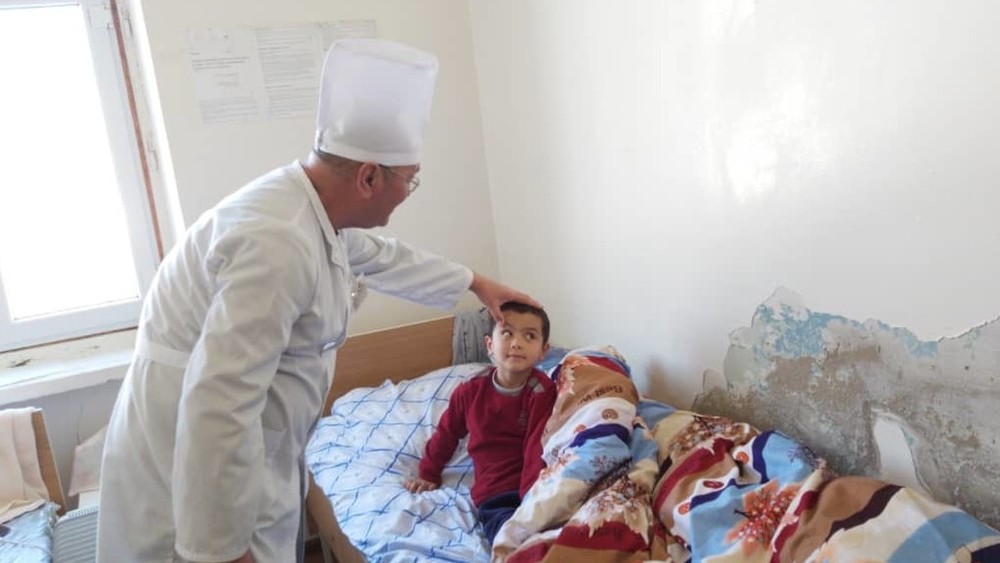 Дети заразились гепатитом. Ребенок в больнице Кыргызстан. Дети в стационаре Таджикистан. Детский кыргызский детский больница. Много больных детей в больнице.