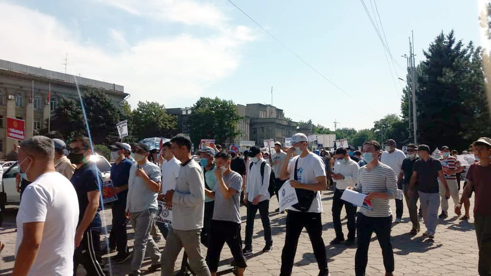 Бишкек 3 дня. Митинг Центральная Азии. Школа Сапат в Бишкеке. Нарын Сапат школа. Погранда служба кылгандар.