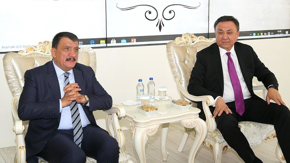 Мэр г. Малатья Селахаттин Гюркан и посол Кыргызстана Дастан Омуралиев